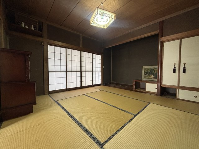 平吹町貸家の和室|畳の上でゆっくりとくつろげる和室です
