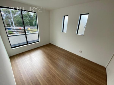 【洋室】 | 前橋市三河町一丁目22 A号棟 | ２面採光の明るい洋室です。