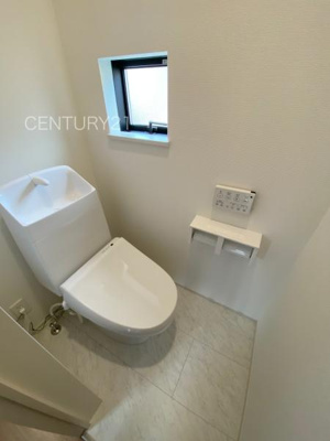 【トイレ】 | 前橋市三河町一丁目22 A号棟 | ２階トイレです。
温水シャワー洗浄機能付きです。