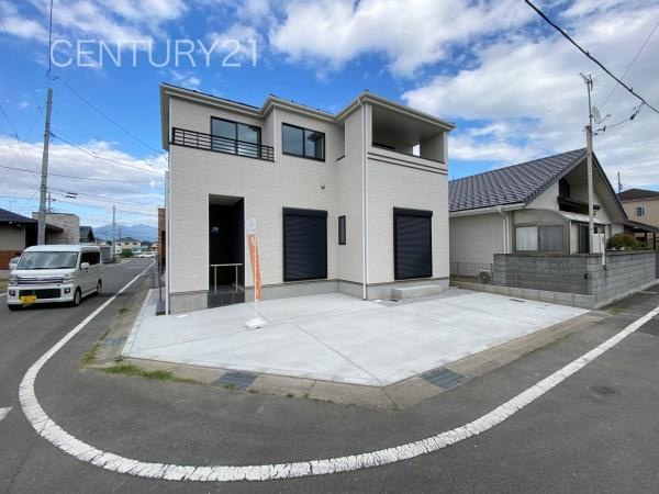 前橋市三河町一丁目22 A号棟の前面道路含む現地写真|並列駐車可能な駐車場スペースです。