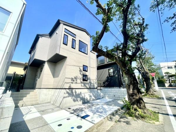 横浜市戸塚区平戸町の新築一戸建の外観|堂々と完成しました！いつでもご案内可能です！
お車でご自宅まで送迎承ります。