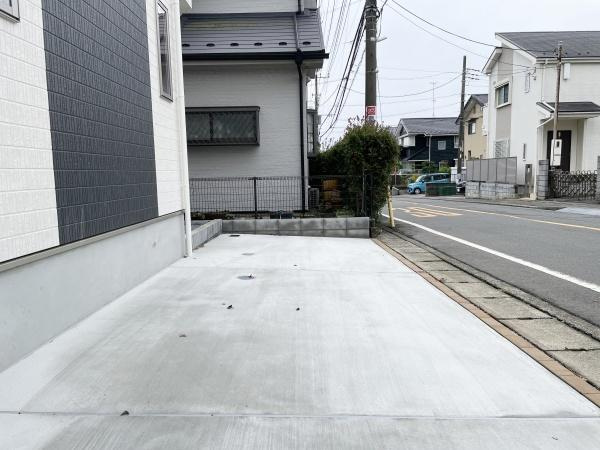 川崎市宮前区東有馬３丁目の新築一戸建の駐車場|現地（2025年10月）撮影