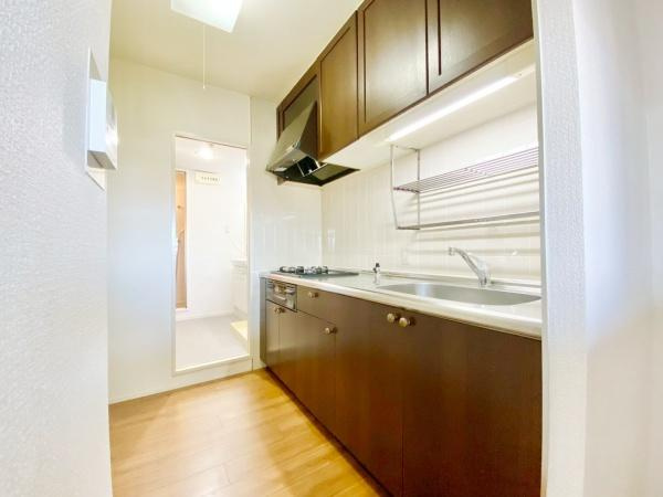 【キッチン】 | コスモヒルズ北野田 | キッチンワークしながら大切な家族との会話を楽しむ。家族のコミュニケーションが生まれるキッチンです♪