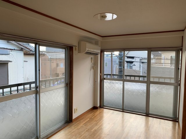 K-FLAT川戸の間取り|畳の上でゆっくりとくつろげる和室です