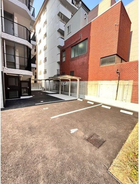 スプランディッド新大阪VIIの駐車場