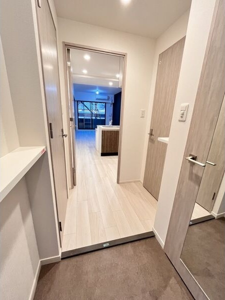 スプランディッド新大阪VIIの玄関