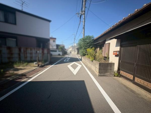 和歌山市島橋北ノ丁　中古戸建の前面道路含む現地写真