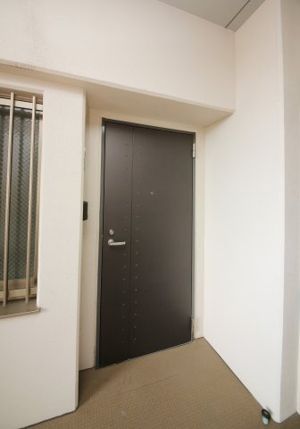 キャッスル常滑　南棟のエントランス