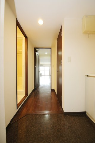 キャッスル常滑　南棟の玄関