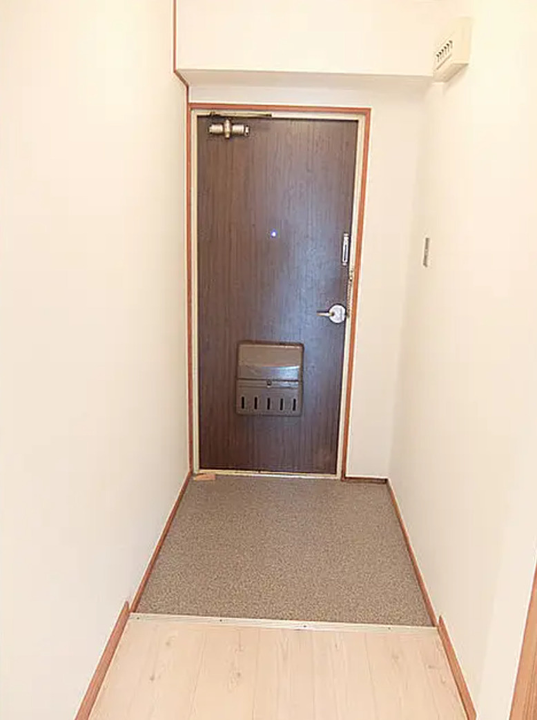 大阪市東住吉区鷹合1丁目　一棟収益マンションの玄関