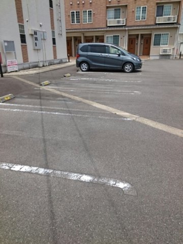 サンリット・ビュ－・コヤマ　Ⅳの駐車場