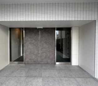 プレサンスNEO九条ディアシスのエントランス