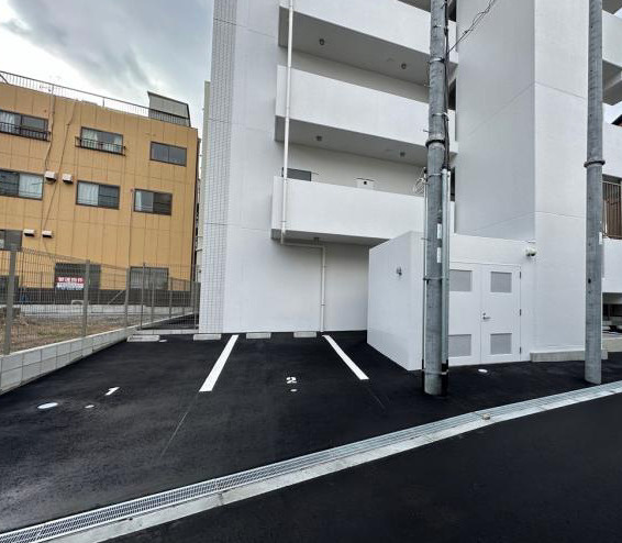 プレサンスNEO九条ディアシスの駐車場