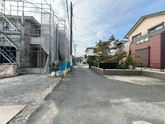  For.M Iーフォルムー小倉南区湯川新町3丁目4期　【小倉南区　新築戸建て】の前面道路含む現地写真|現地撮影2025,10,2　For.M Iーフォルムー小倉南区湯川新町3丁目4期　【小倉南区　新築戸建て】