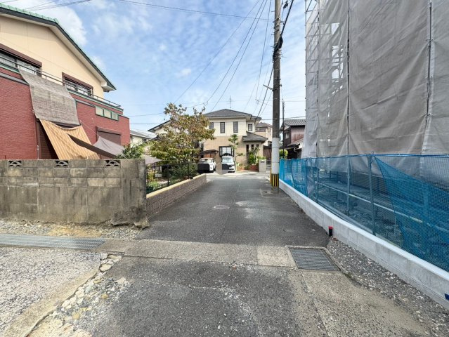 【前面道路含む現地写真】の画像