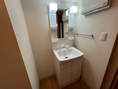 【洗面所】 | ロイヤルヒルズ青山 | 洗髪洗面化粧台