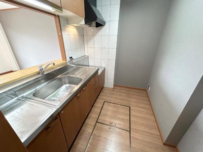 【キッチン】 | アベニール中島 | 背面も汚れが目立ちにくいクロスに張替え