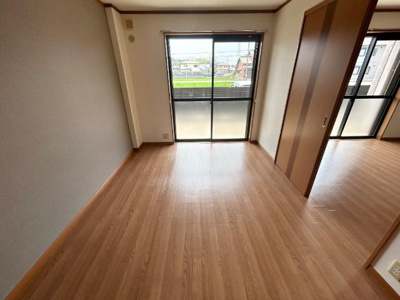 【内装】 | アベニール中島 | リビング横の洋室