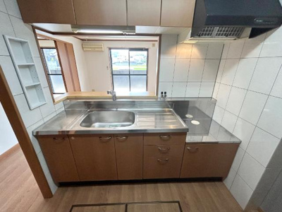 【キッチン】 | アベニール中島 | 作業スペースが広い対面キッチン