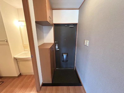 【玄関】 | アベニール中島 | 上下にしまえるカウンター下駄箱