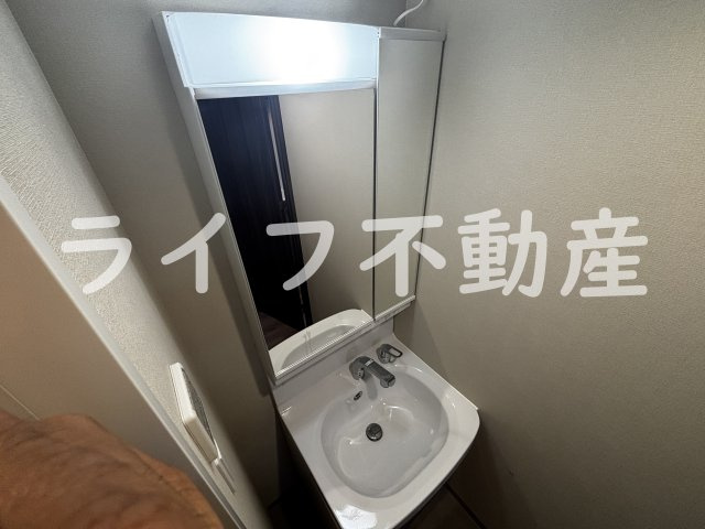 リヴェント森ノ宮の独立洗面台|独立洗面台、朝の身支度には欠かせません