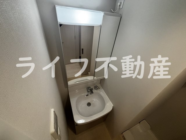 リヴェント森ノ宮の独立洗面台|独立洗面台あり、毎朝おしゃれに忙しい女性の方におすすめです