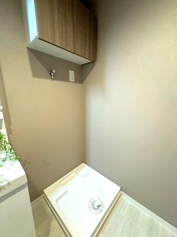 クレアール相模大野のランドリースペース|ランドリースペース
上部に収納部分があり洗剤などスッキリと収納することができます！