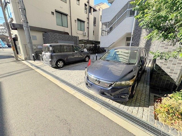 Live Casa上新庄の駐車場