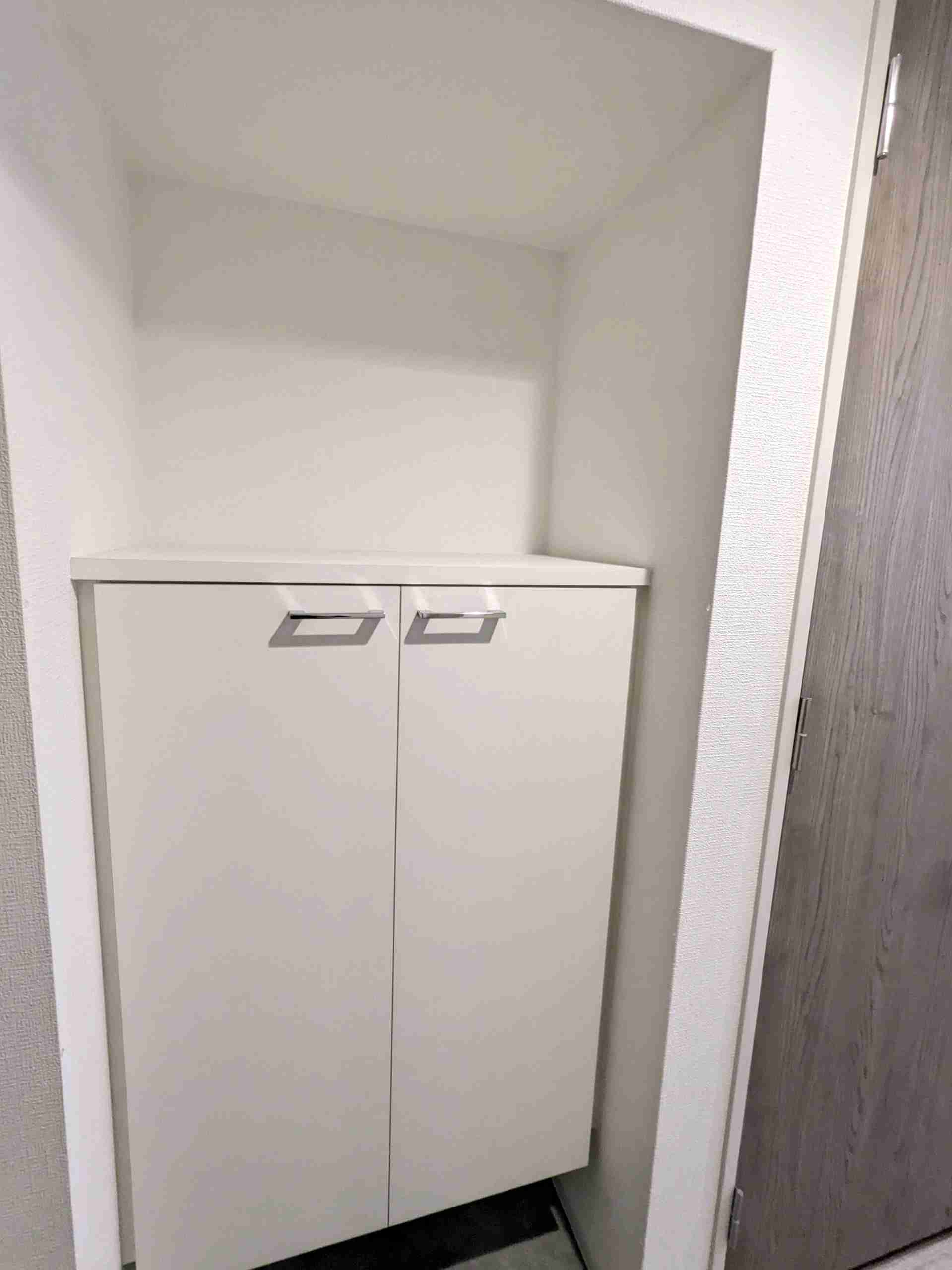 アルティザ江坂の玄関