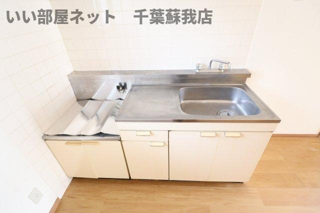 ファミーユ１のキッチン|コンパクトなキッチンで掃除もラクラク