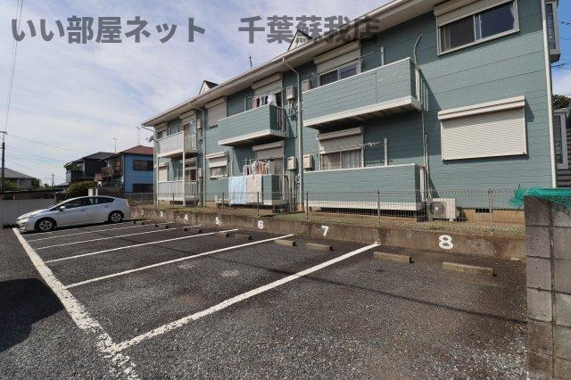 ファミーユ１の駐車場|駐車場があるので、車を買う予定の方も安心です