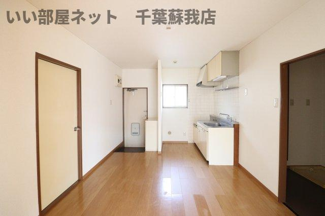 ファミーユ１の居間・リビング|ゆったりとした居間です
