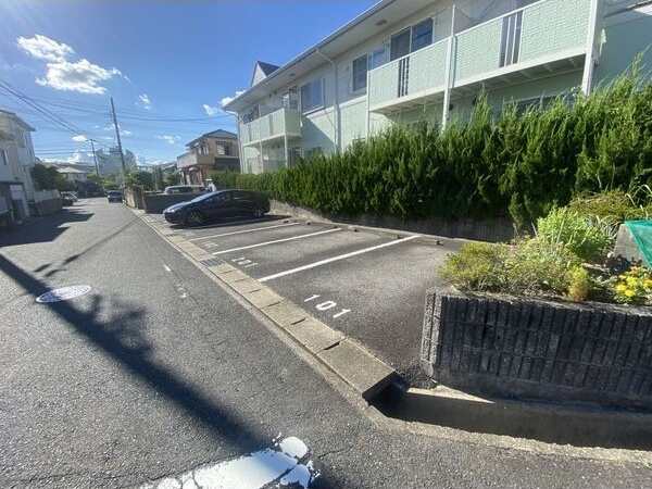 サンハイム(みよし市)の駐車場
