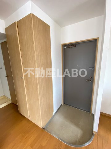 ドムール九条の玄関