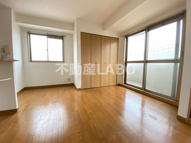 ドムール九条の洋室