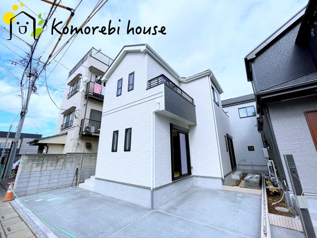 北本市北本　第1　新築一戸建て　ハートフルタウン　Aの外観|耐久性に優れたサイディング貼りの外観。雨風に強く、汚れにくい素材で美しさが長持ちします。日々のメンテナンス負担を軽減し、家族の暮らしをしっかり守る安心の新築住宅です。