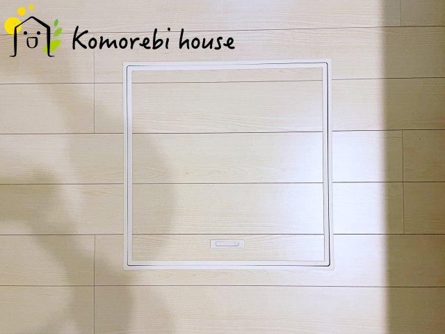 北本市北本　第1　新築一戸建て　ハートフルタウン　Aの内装|調味料やストック食材、非常用品までまとめてしまえる床下収納。キッチン周りがすっきり片付き、必要な時にさっと取り出せる“賢い収納スペース”として毎日の家事を支えます。