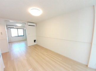 【居間・リビング】 | エピナール土浦１ | こちらの居間で趣味の時間をお楽しみください