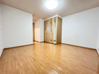 【洋室】 | エスポアールK | リビング