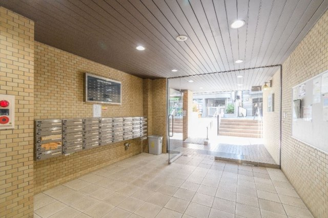 ライオンズマンション三鷹第六のエントランス