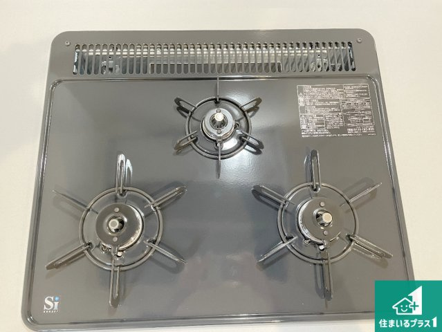 枚方市星丘　第6期　新築一戸建ての設備|ダブル高火力Ｓｉセンサー付きコンロ！３口あるので、まとめて料理をする時も大活躍！