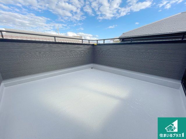 枚方市星丘　第6期　新築一戸建てのバルコニー|ワイドバルコニーは洗濯物を干すスペースが広いのでご家族が多くても安心！