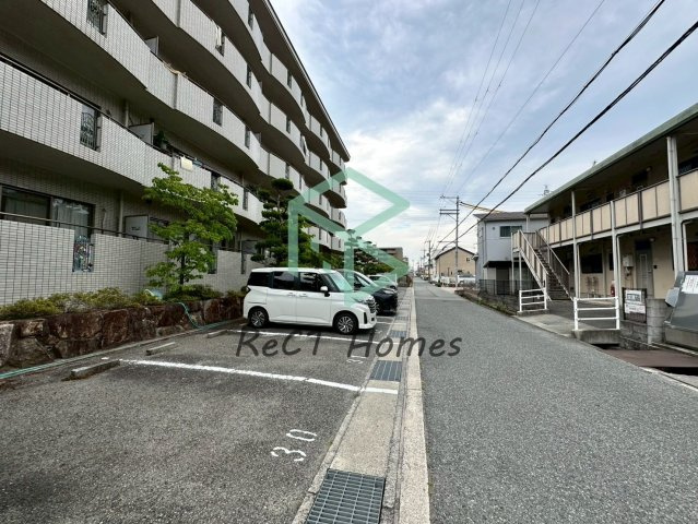 グラースガーデン今宿の駐車場