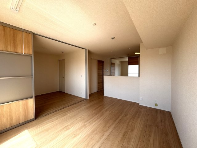 エスタール長岡京の居間・リビング