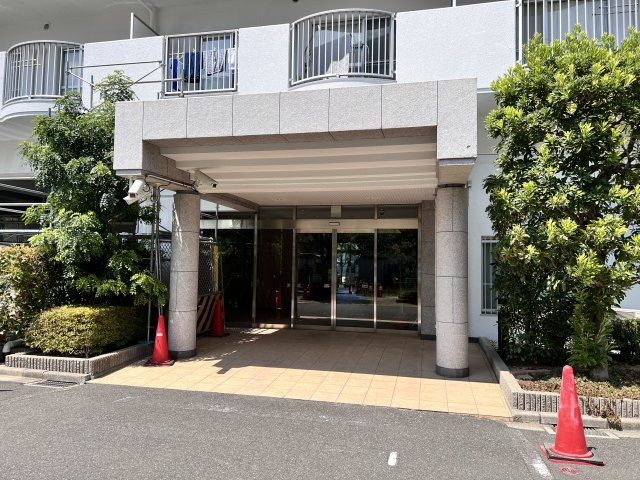 藤和守口ハイタウンのエントランス
