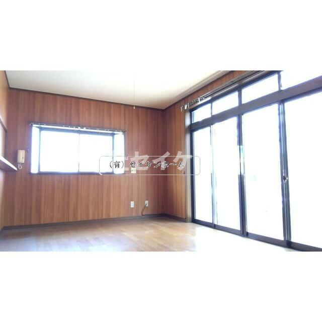 熊谷市上之　中古戸建の居間・リビング