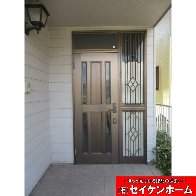 熊谷市上之　中古戸建の玄関