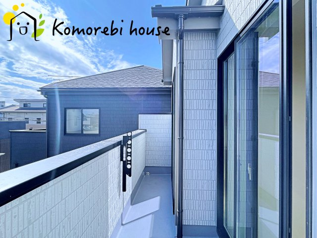北本市北本　第1　新築一戸建て　ハートフルタウン　Cのバルコニー|防水施工がしっかりと施されたバルコニーで、雨の日も安心。長く使える耐久性を備えたメンテナンスしやすい仕様です。