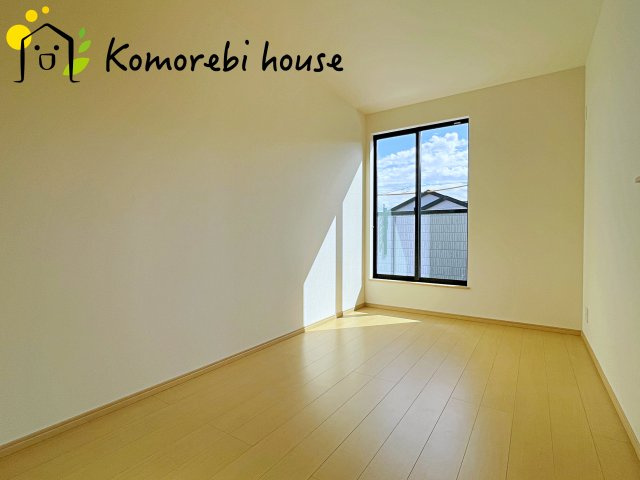 北本市北本　第1　新築一戸建て　ハートフルタウン　Cの子供部屋|自然光が心地よく入る子ども部屋は、学習・遊び・睡眠をしっかり支える快適環境。シンプル設計でレイアウトも変えやすく、成長に合わせて長く使える利便性の高い一室です。