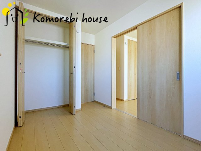 北本市北本　第1　新築一戸建て　ハートフルタウン　Cの収納|収納付きでゆとりのある空間。寝室としても使え、衣類やおもちゃもスッキリ片付く快適な部屋。